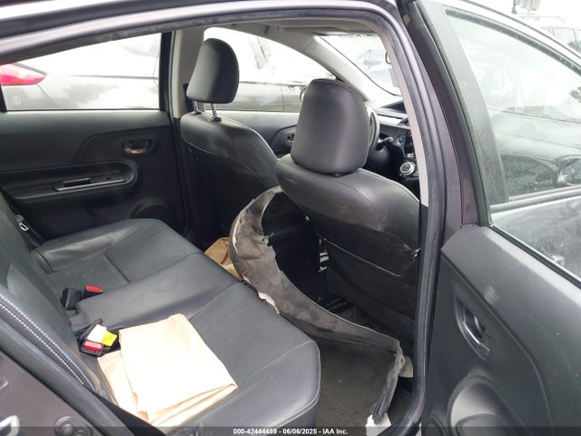 JTDKDTB38G1130649 Toyota Prius C Four