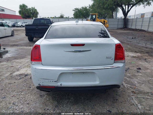 2C3CCAEG5GH181560 Chrysler 300C