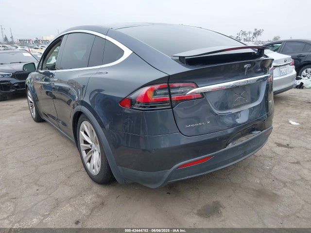 2016 TESLA MODEL X 5YJXCBE28GF019371 Photo 2