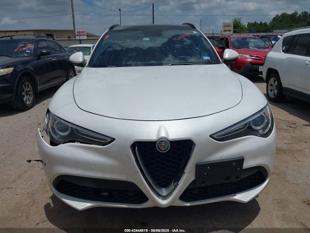 ZASFAKNN6J7C01635 Alfa Romeo Stelvio