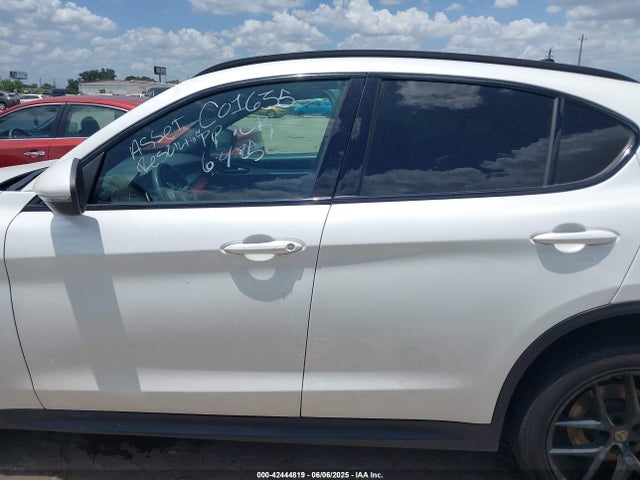 ZASFAKNN6J7C01635 Alfa Romeo Stelvio