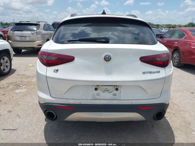 ZASFAKNN6J7C01635 Alfa Romeo Stelvio