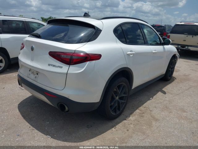 2018 ALFA ROMEO STELVIO ZASFAKNN6J7C01635 Photo 3