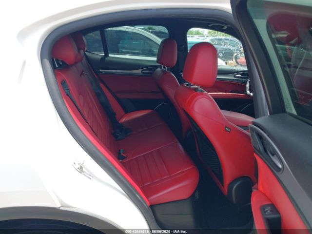 2018 ALFA ROMEO STELVIO ZASFAKNN6J7C01635 Photo 7