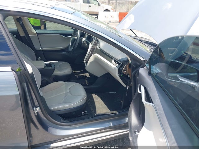 2013 TESLA MODEL S 5YJSA1DP9DFP17832 Photo 4