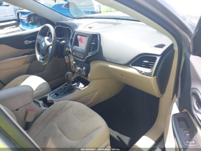 2019 JEEP CHEROKEE 1C4PJLCB2KD325965 Photo 4