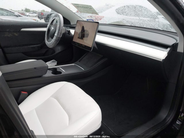 5YJ3E1EC9NF354857 Tesla 2022