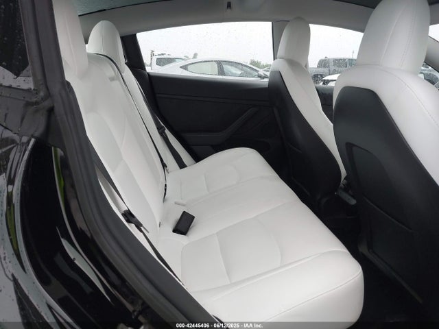 5YJ3E1EC9NF354857 Tesla 2022