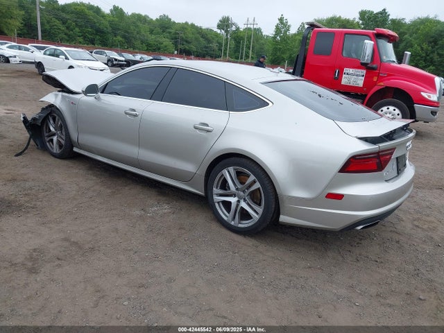 2017 AUDI A7 WAUW2AFC8HN085614 Photo 2