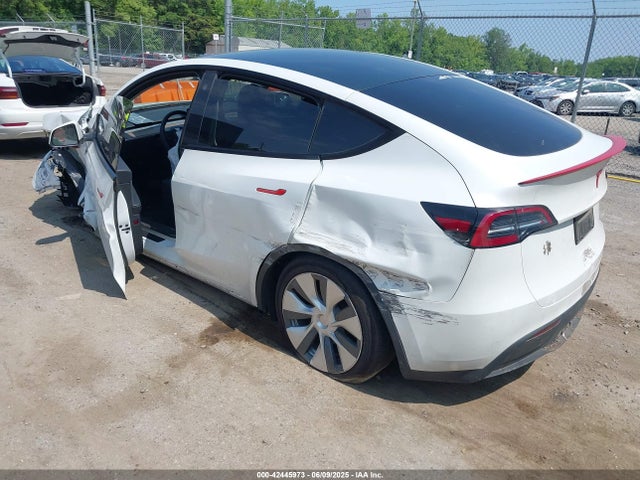 2023 TESLA MODEL Y 7SAYGDEE8PA121610 Photo 2