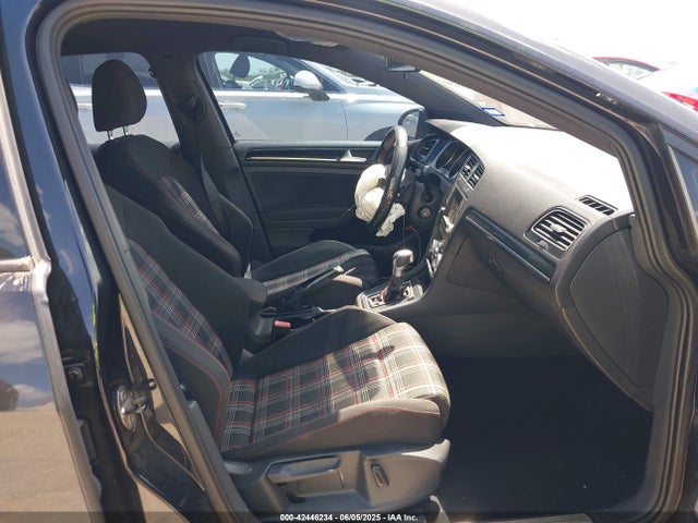 3VW4T7AU3GM002851 Volkswagen 2016