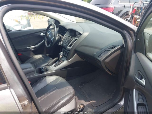1FADP3K22EL326648 Ford FOCUS SE