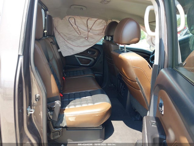 1N6AA1E5XHN510640 Nissan 2017