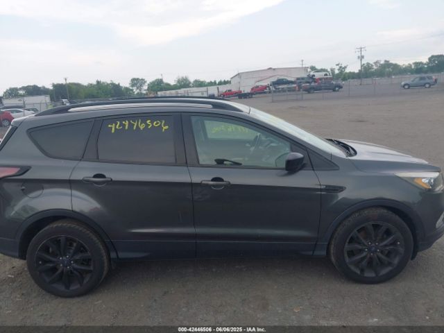 1FMCU0GD7JUB40899 Ford ESCAPE SE