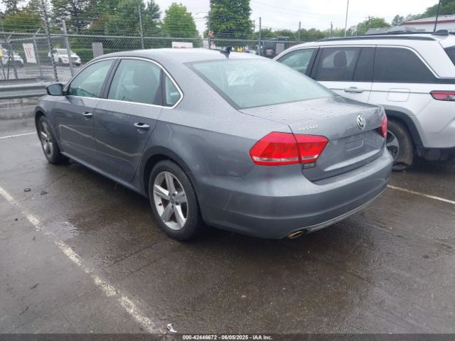 2013 VOLKSWAGEN PASSAT 1VWBH7A38DC032697 Photo 2
