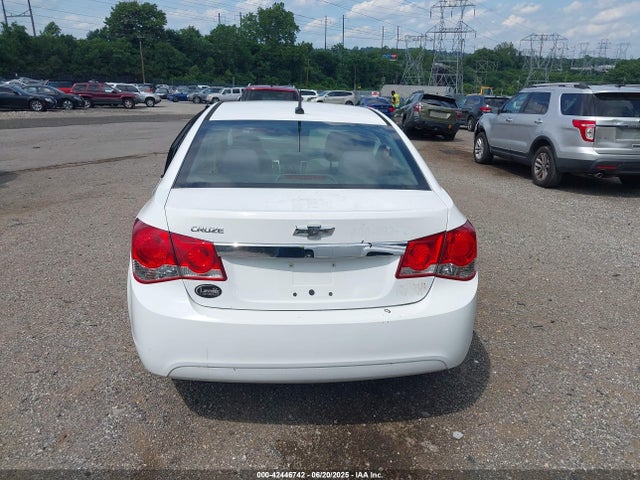 1G1PA5SGXE7124660 Chevrolet lwe