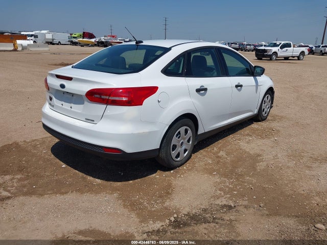 Ford Focus 2016 1FADP3E24GL372254 Image 16