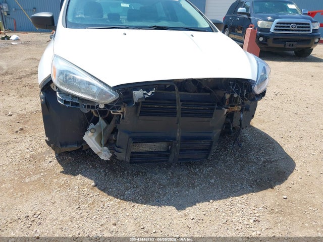 Ford Focus 2016 1FADP3E24GL372254 Image 18
