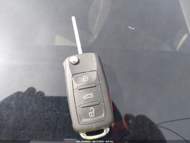 Volkswagen 2018 2018 3VWFD7AT6JM705655 Image 11