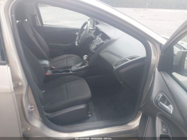 1FADP3F21FL274618 Ford FOCUS SE