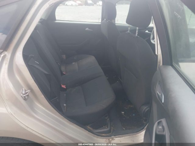 1FADP3F21FL274618 Ford FOCUS SE