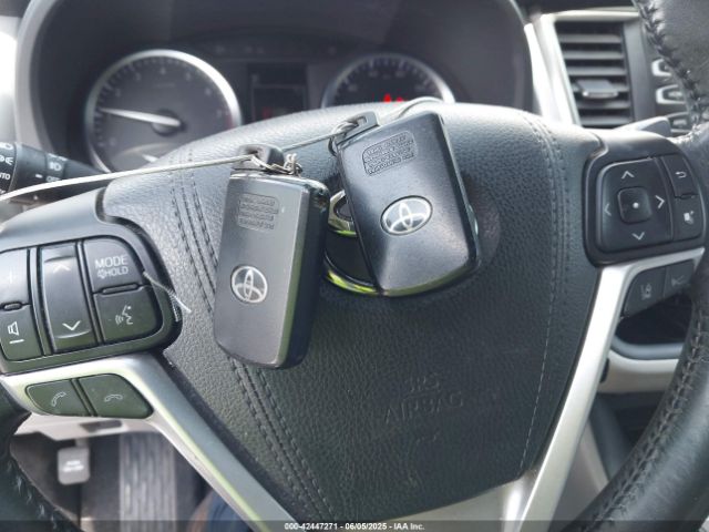 5TDKZRFH3HS517849 Toyota Highlander Xle
