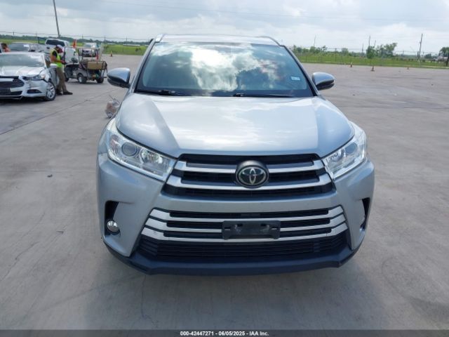 5TDKZRFH3HS517849 Toyota Highlander Xle