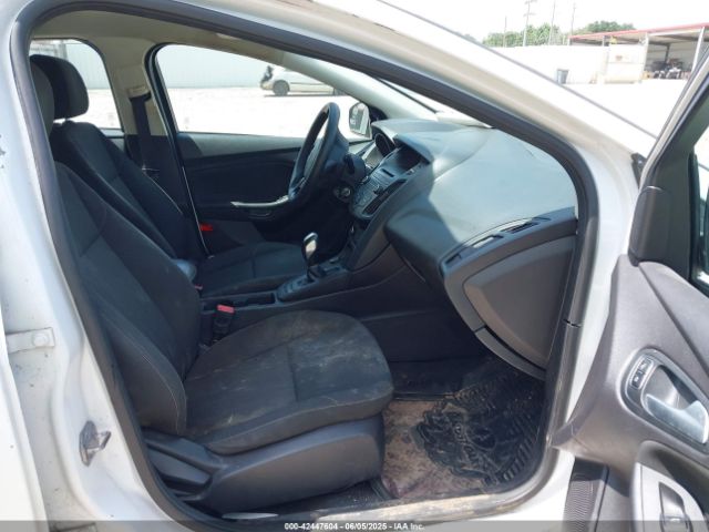1FADP3K23FL222722 Ford FOCUS SE
