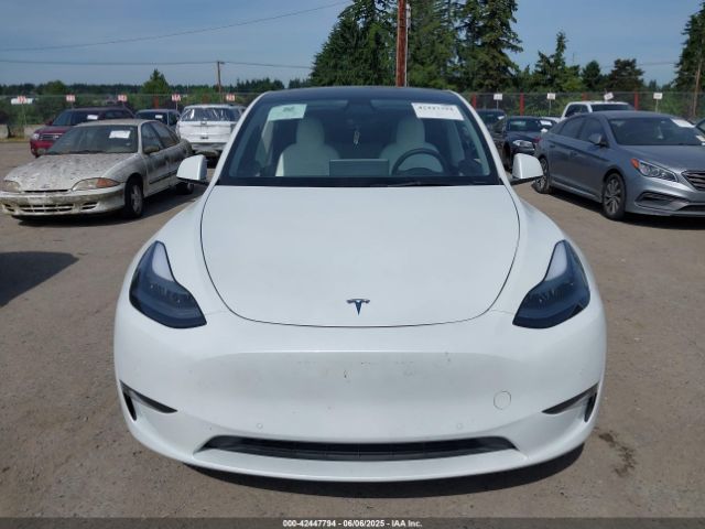 7SAYGDEF6NF340932 Tesla Model Y