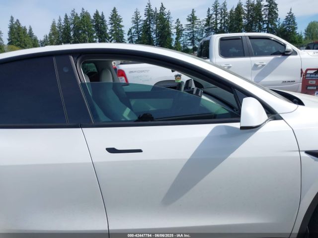 7SAYGDEF6NF340932 Tesla Model Y