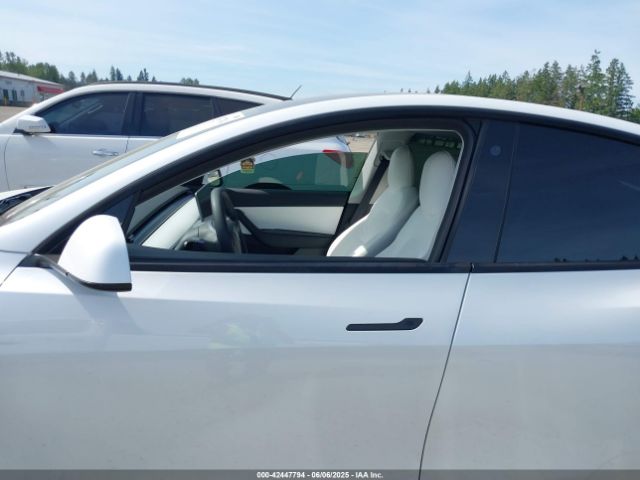 7SAYGDEF6NF340932 Tesla Model Y