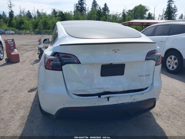 7SAYGDEF6NF340932 Tesla Model Y