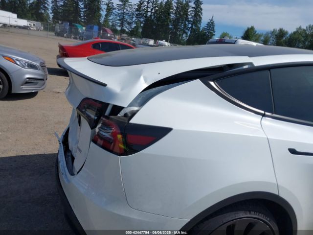 7SAYGDEF6NF340932 Tesla Model Y