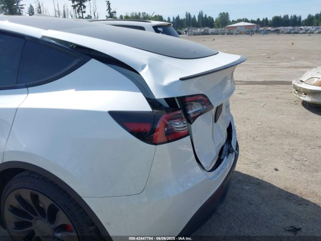 7SAYGDEF6NF340932 Tesla Model Y