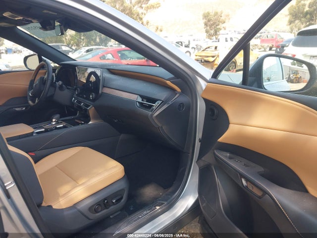 Lexus t24a-fts 2025 JTJCHMAA3S2022731 Image 5
