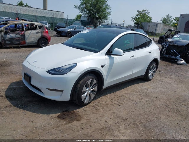 Tesla Model Y 2021 5YJYGDEE2MF261874 Image 2