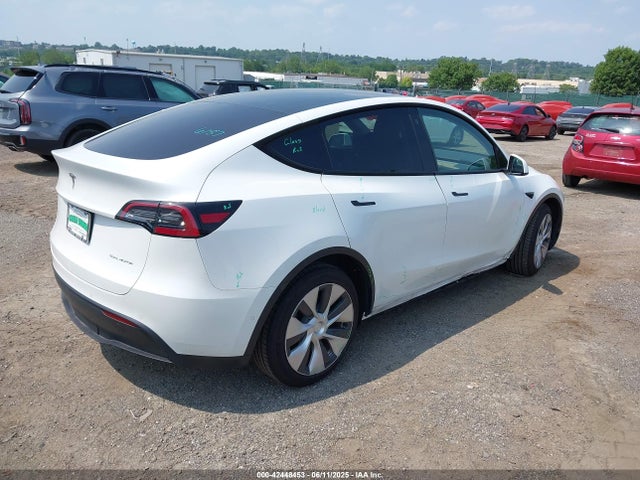 Tesla Model Y 2021 5YJYGDEE2MF261874 Image 4