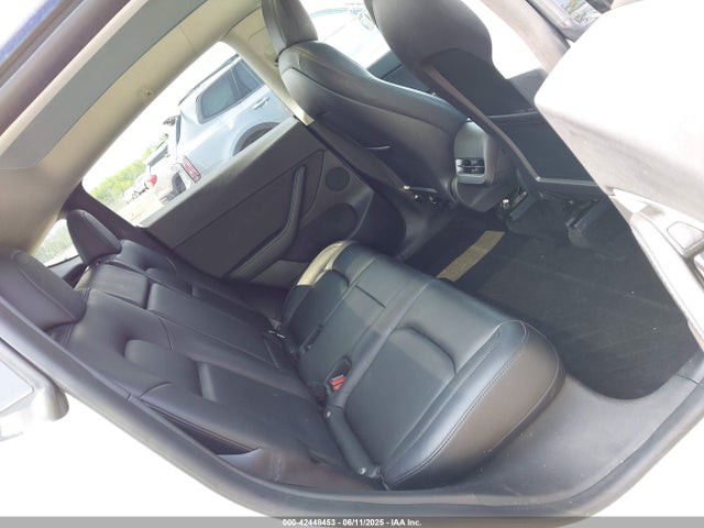 Tesla Model Y 2021 5YJYGDEE2MF261874 Image 8