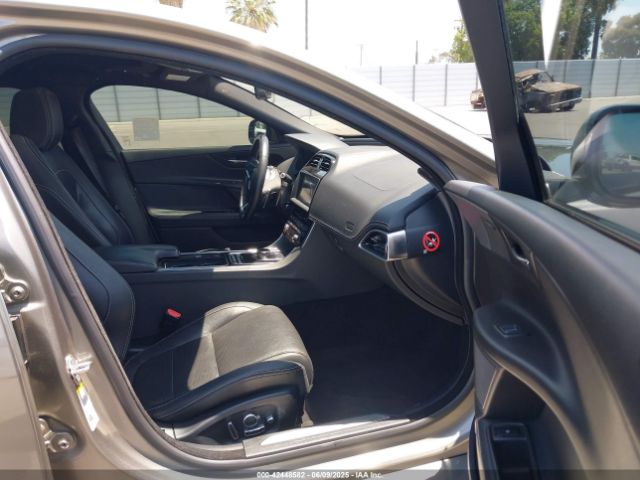 2018 JAGUAR XE SAJAG4FV6JCP38672 Photo 4