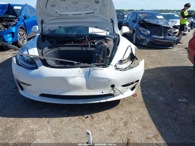 5YJ3E1EB8KF510681 Tesla 2019