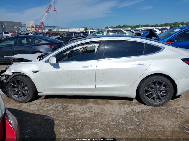 5YJ3E1EB8KF510681 Tesla 2019
