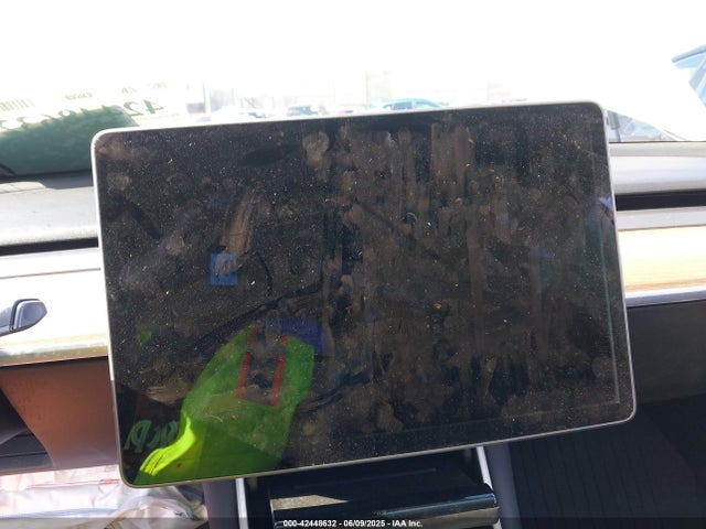 5YJ3E1EB8KF510681 Tesla 2019