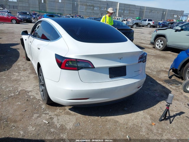 5YJ3E1EB8KF510681 Tesla 2019