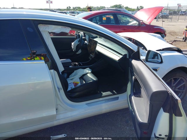 5YJ3E1EB8KF510681 Tesla 2019