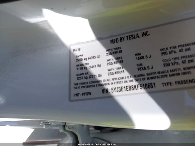 5YJ3E1EB8KF510681 Tesla 2019