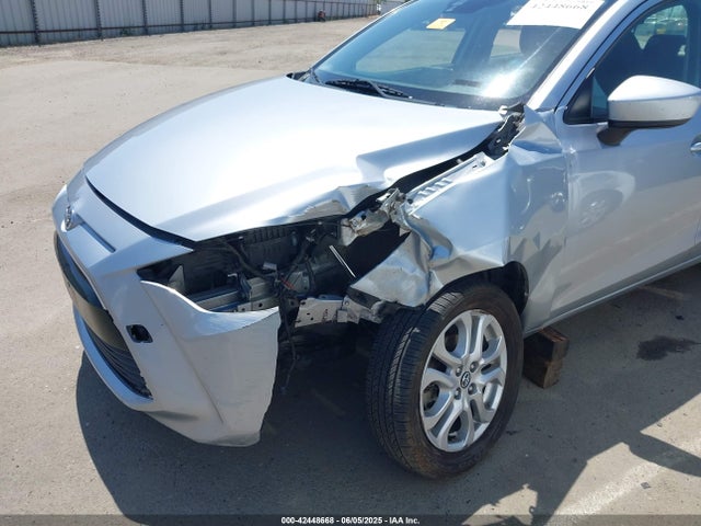 3MYDLBYV4JY327790 Toyota p5v