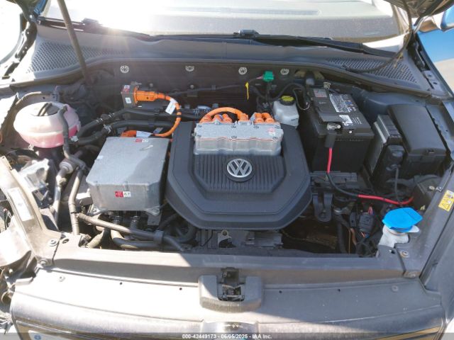 WVWKP7AU1GW903960 Volkswagen 2016