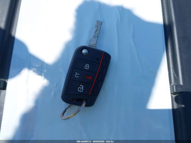 WVWKP7AU1GW903960 Volkswagen 2016