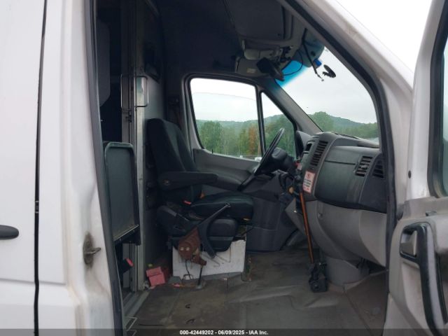 2011 MERCEDES-BENZ SPRINTER 2500 WD3PE8CB7B5587499 Photo 4