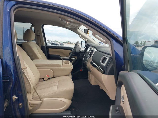 1N6AA1EK0HN547637 Nissan 2017